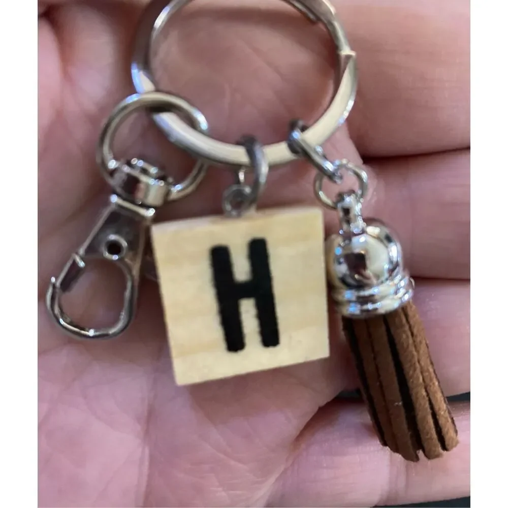 ☀️3/$9☀️ Wooden Letter “H” Tile Keychain